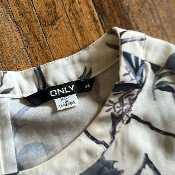 Peplum Top - Picture 2 of 5